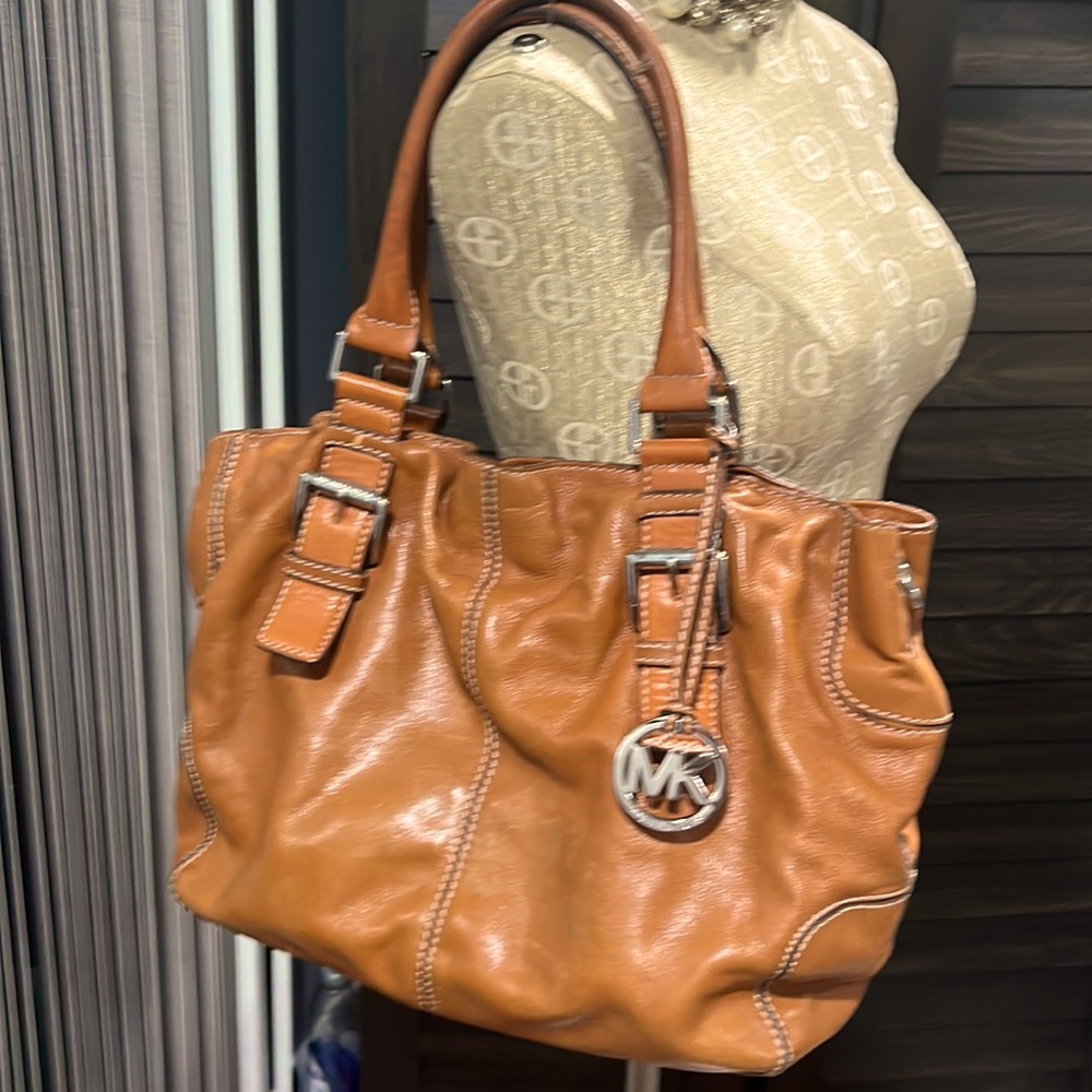 What does handbag